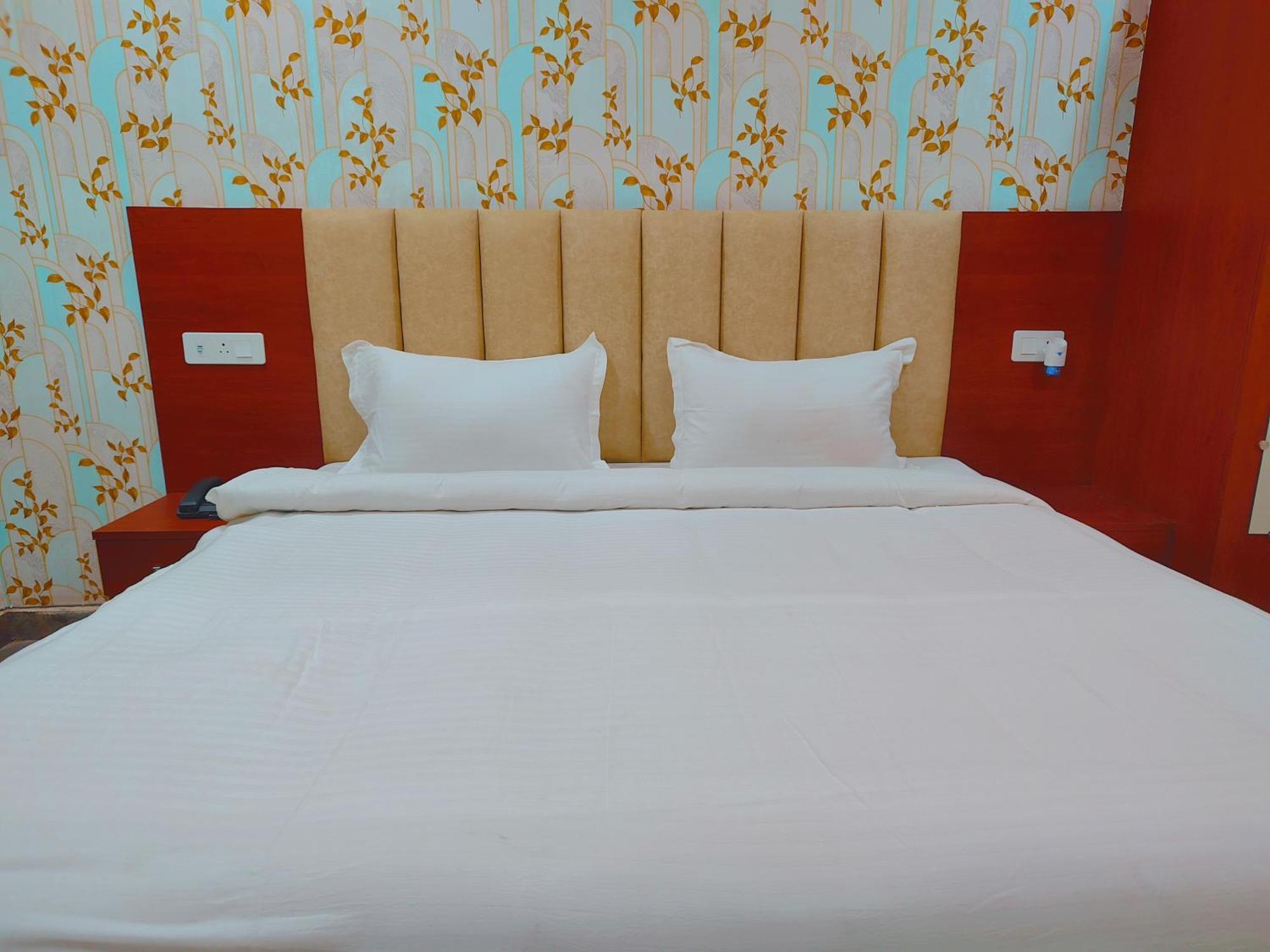 Awadh Samrat Resort Ayodhya Exterior photo